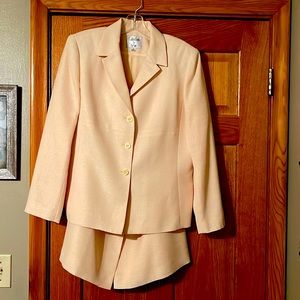 Yellow women’s suit set never worn